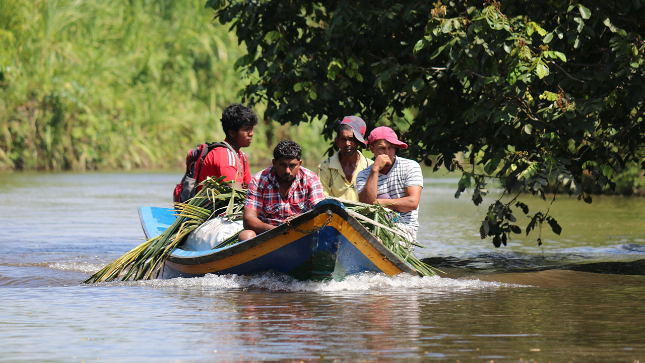 Llevando el evangelio a los colegios de Bartica